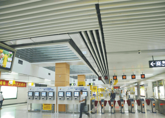 Архитектурноакустический украшая завивая аэропорт Ceilingfor лезвия прокладки алюминиевого потолка дефлектора ложный приостанавливанный