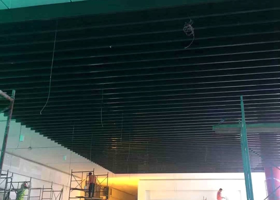 Покрытый роликом потолок дефлектора деревянного цвета алюминиевый на торговый центр 12 лет гарантии