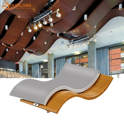 Изогнутая алюминиевая стена обшивает панелями/архитектурноакустические приостанавливанные плитки потолка металла