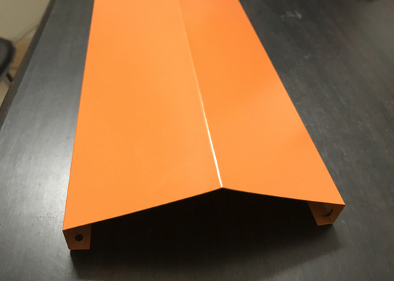 Оранжевое система взгляда потолка прокладки таможни в сформированная алюминиевым открытым приостанавливанная алюминием